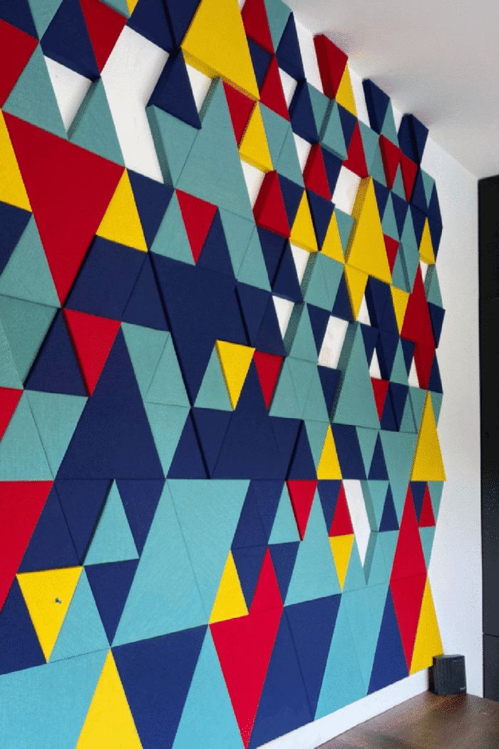 Akustik üçgen duvar paneli uygulaması